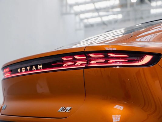 2024 Voyah Zhuiguang Electric Sedan Standard 5 Seats EV Vehicle 5 Colors 3000 mm Wheelbase