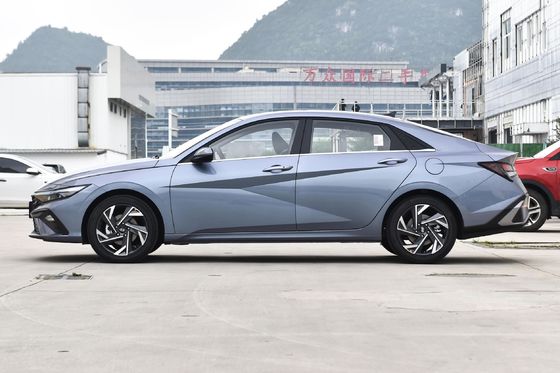 Fuel and FWD Drive Hyundai Elantra Small Family Car with Torsion Beam Rear Suspension